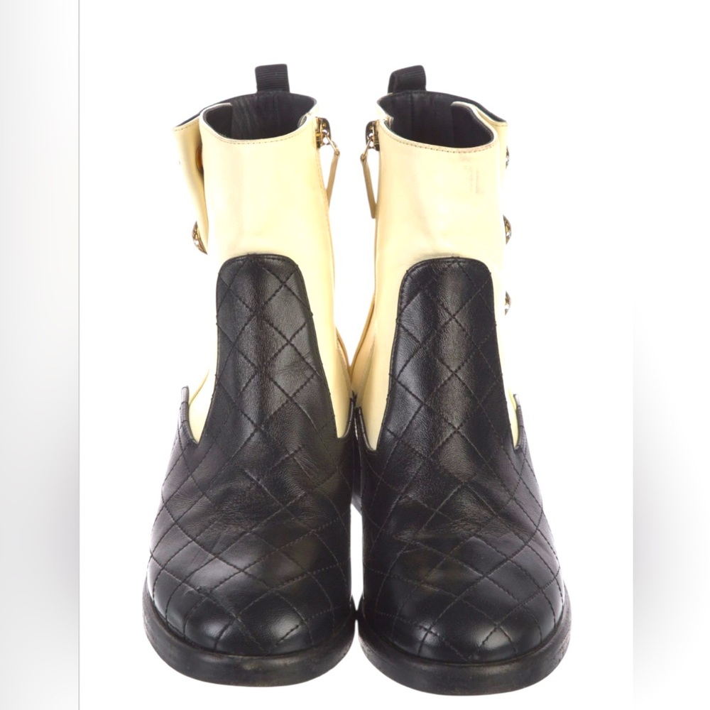 CHANEL '17 Lambskin Black CreamQuilted CC Logo Pearl Buttons Boots Sz 8, IT38